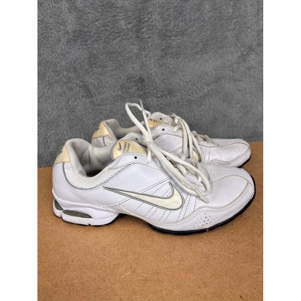 Nike Air Womens Training White Metallic Silver Sneakers 366650-111 Size 7‎
